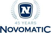 Novomatic Logo in dunkel- und hellblau zu 45 Jahren