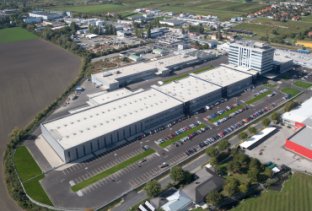 NOVOMATIC Headquater Gebäude von außen in Gumpoldskirchen