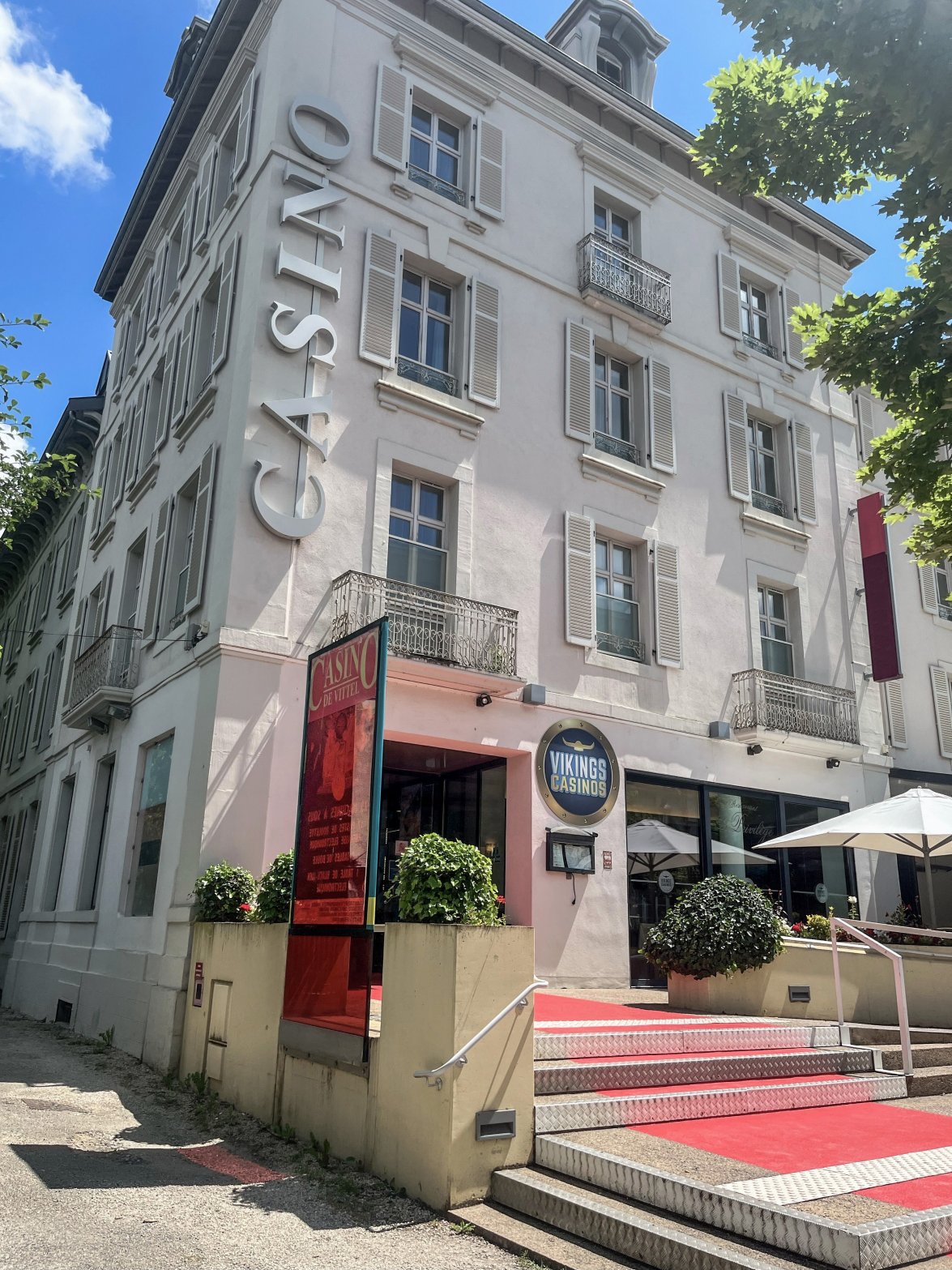 Gebäude des Casino Vittel in Frankreich von außen